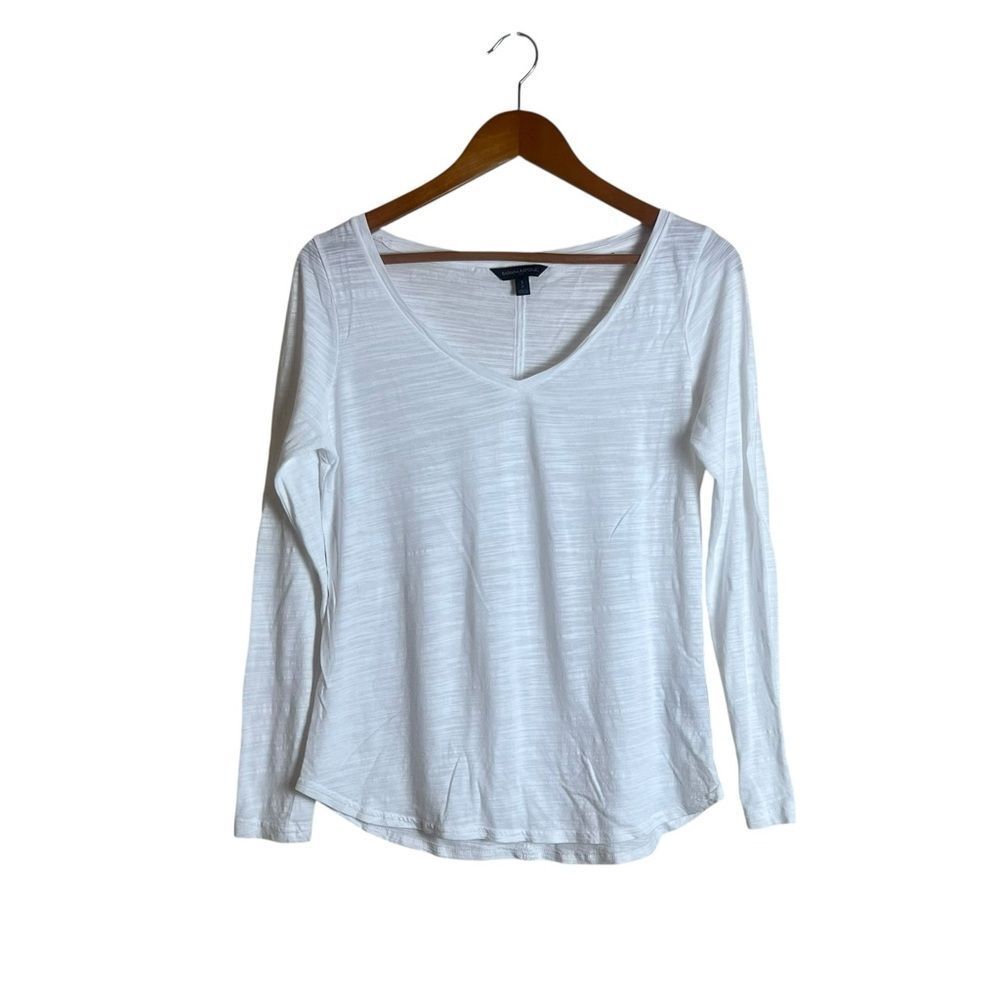 3 for $30! Banana‎ republic off white v neck shirt